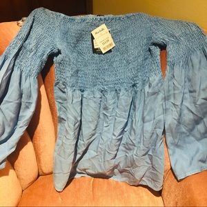 Denim off the shoulder stop